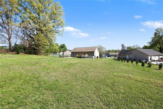 126 Camino Drive, Thomasville, NC 27360