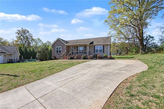 126 Camino Drive, Thomasville, NC 27360