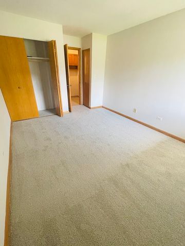1806 Hemlock Place 204, Schaumburg, IL 60173