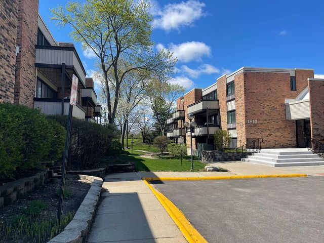 1806 Hemlock Place 204, Schaumburg, IL 60173