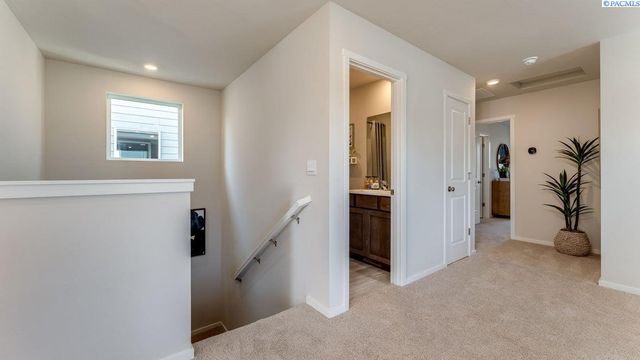6424 Polar Dr, Pasco, WA 99301