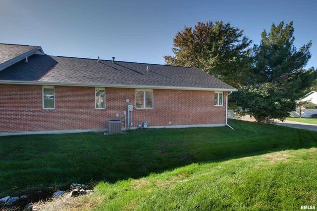 305 Shannon Drive, Quincy, IL 62301