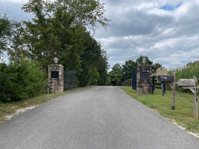 8 Beechwood Drive, Nancy, KY 42544