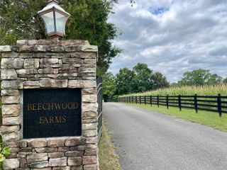 8 Beechwood Drive, Nancy, KY 42544