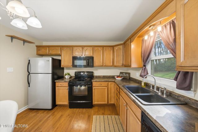 124 Crest Lane, Clinton, TN 37716