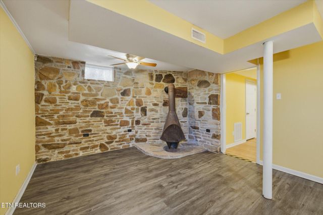 124 Crest Lane, Clinton, TN 37716