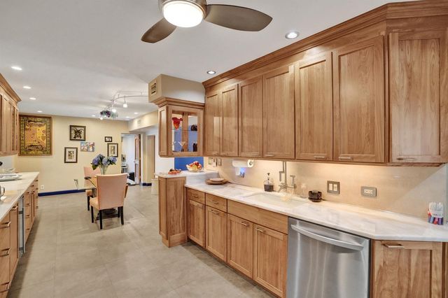 908 NE 16th Place, Fort Lauderdale, FL 33305