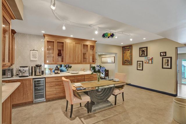 908 NE 16th Place, Fort Lauderdale, FL 33305