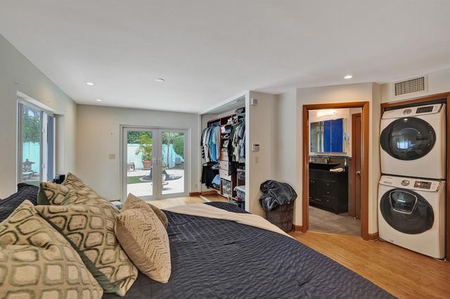 908 NE 16th Place, Fort Lauderdale, FL 33305