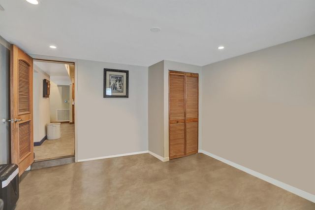 908 NE 16th Place, Fort Lauderdale, FL 33305