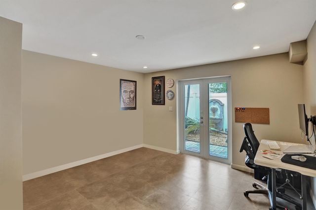 908 NE 16th Place, Fort Lauderdale, FL 33305