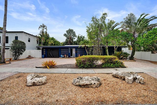 908 NE 16th Place, Fort Lauderdale, FL 33305