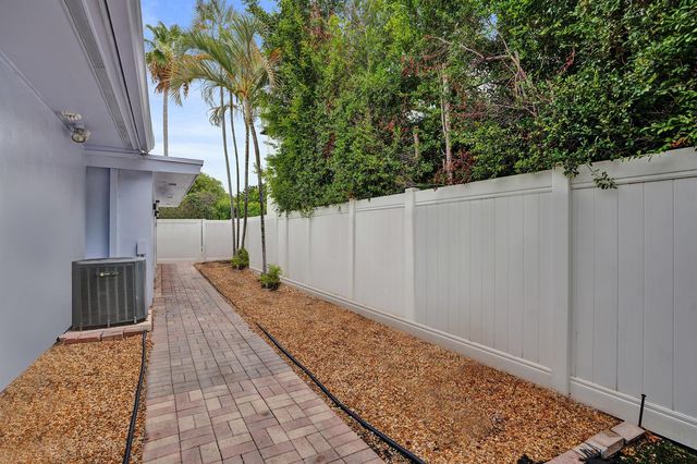 908 NE 16th Place, Fort Lauderdale, FL 33305