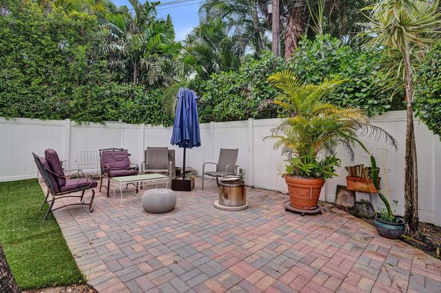 908 NE 16th Place, Fort Lauderdale, FL 33305