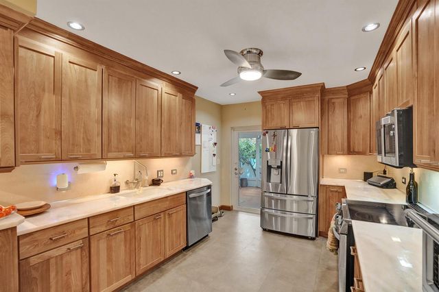 908 NE 16th Place, Fort Lauderdale, FL 33305