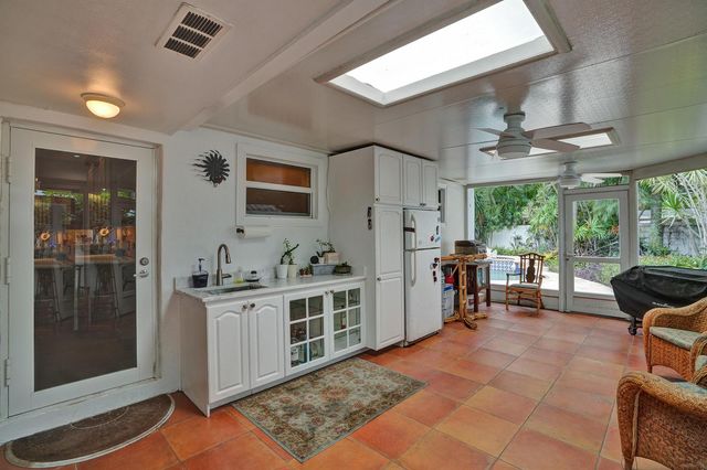 908 NE 16th Place, Fort Lauderdale, FL 33305