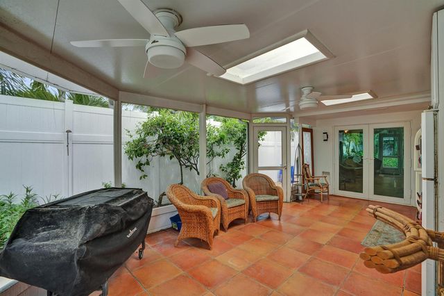 908 NE 16th Place, Fort Lauderdale, FL 33305