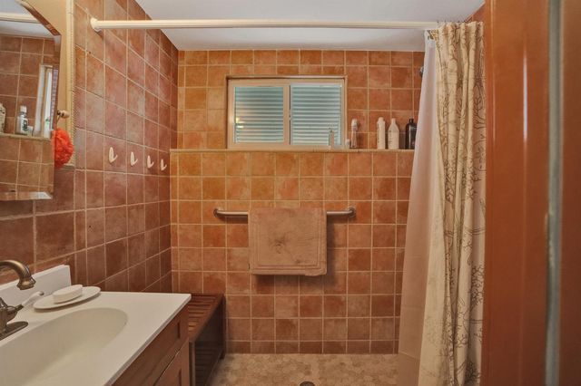 908 NE 16th Place, Fort Lauderdale, FL 33305