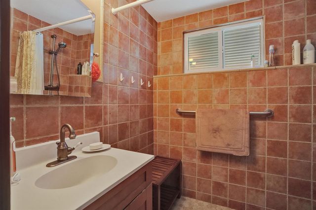908 NE 16th Place, Fort Lauderdale, FL 33305
