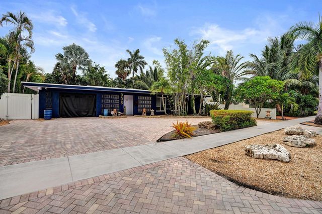 908 NE 16th Place, Fort Lauderdale, FL 33305