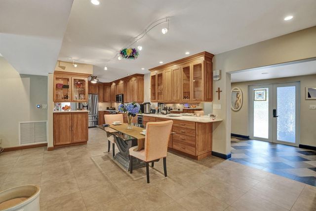 908 NE 16th Place, Fort Lauderdale, FL 33305