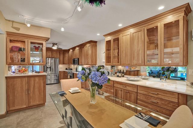 908 NE 16th Place, Fort Lauderdale, FL 33305