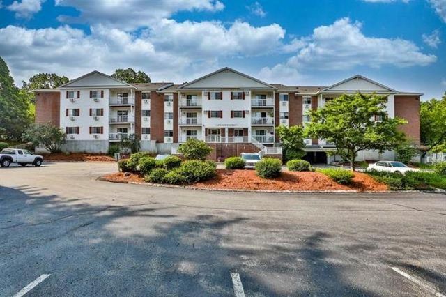 490 River Rd Apt 31, Manchester, NH 03104