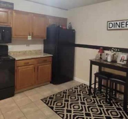 490 River Rd Apt 31, Manchester, NH 03104