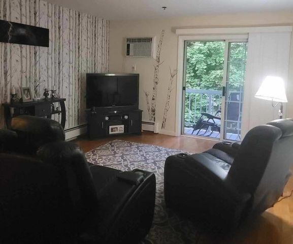 490 River Rd Apt 31, Manchester, NH 03104