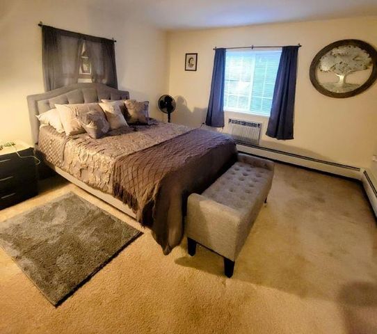 490 River Rd Apt 31, Manchester, NH 03104