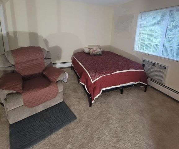 490 River Rd Apt 31, Manchester, NH 03104