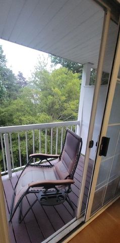 490 River Rd Apt 31, Manchester, NH 03104