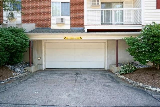 490 River Rd Apt 31, Manchester, NH 03104