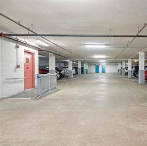 490 River Rd Apt 31, Manchester, NH 03104