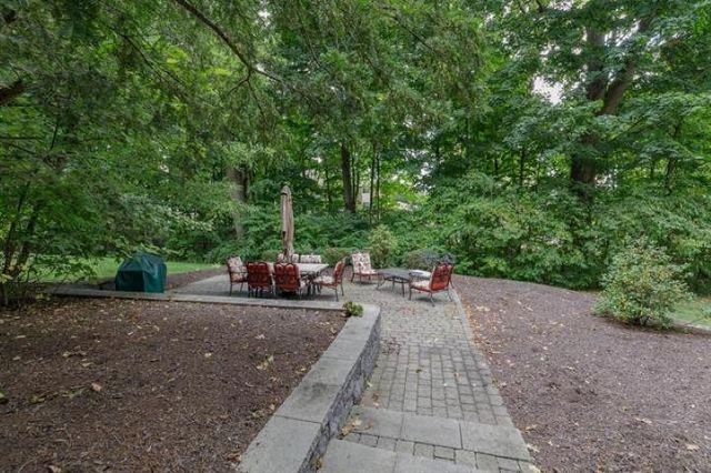 490 River Rd Apt 31, Manchester, NH 03104