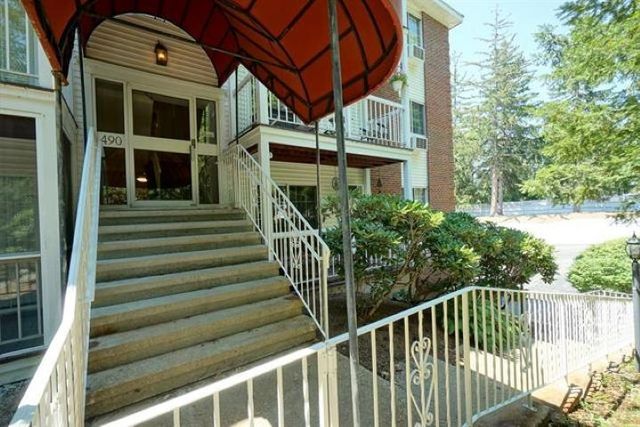 490 River Rd Apt 31, Manchester, NH 03104