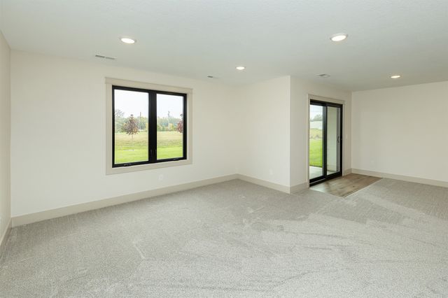 6641 River Bend Drive, Johnston, IA 50131