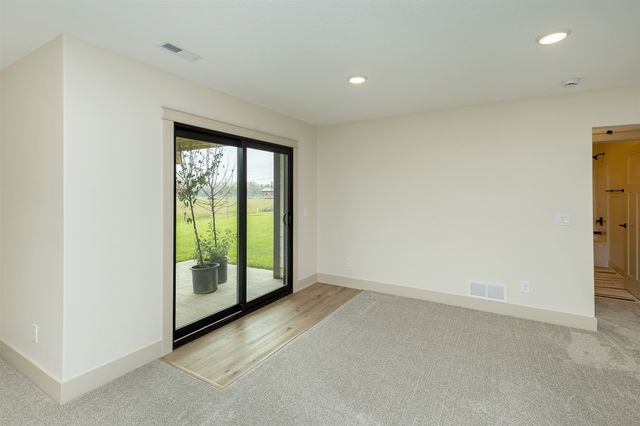 6641 River Bend Drive, Johnston, IA 50131