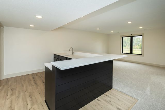 6641 River Bend Drive, Johnston, IA 50131