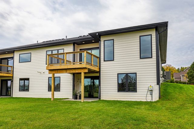 6641 River Bend Drive, Johnston, IA 50131