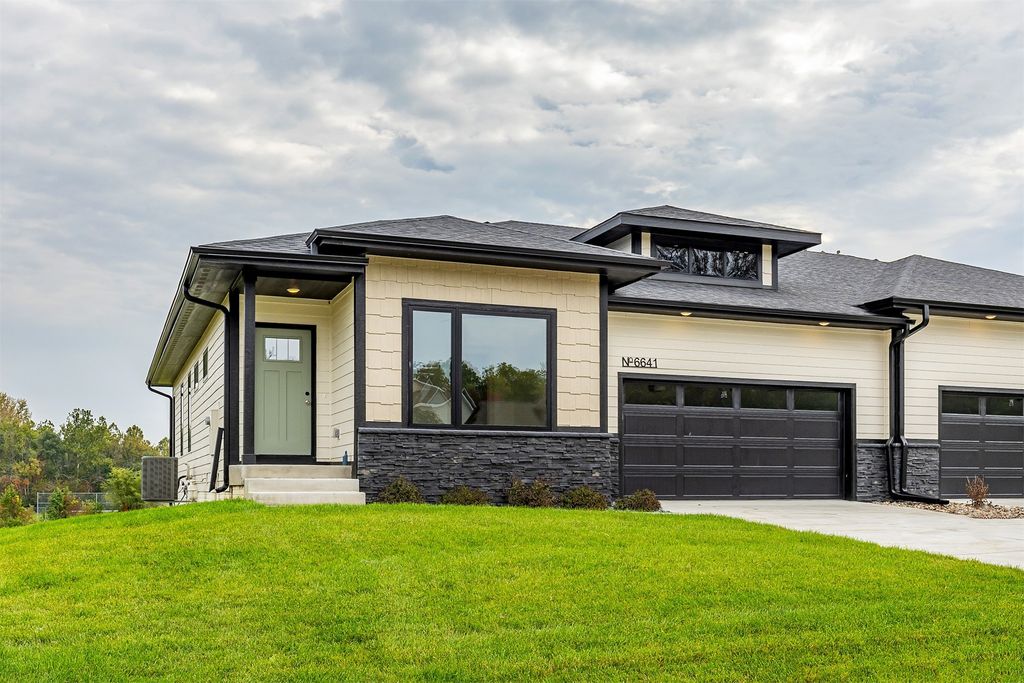 6641 River Bend Drive, Johnston, IA 50131