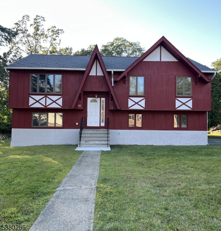 12 Adelphi Trl, Hopatcong Boro, NJ 07843