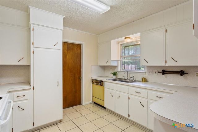 1906 Willowbend Drive, Killeen, TX 76543