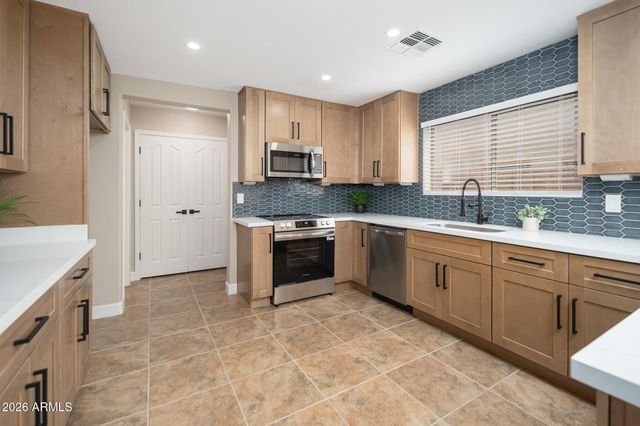 9575 N 82ND Lane, Peoria, AZ 85345