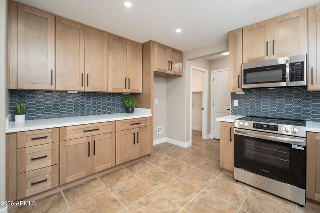 9575 N 82ND Lane, Peoria, AZ 85345