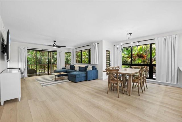 221 Brackenwood Terrace, Palm Beach Gardens, FL 33418