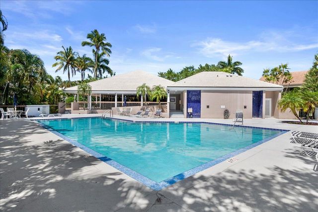 221 Brackenwood Terrace, Palm Beach Gardens, FL 33418