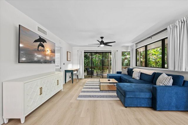 221 Brackenwood Terrace, Palm Beach Gardens, FL 33418