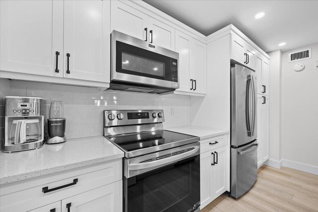 221 Brackenwood Terrace, Palm Beach Gardens, FL 33418