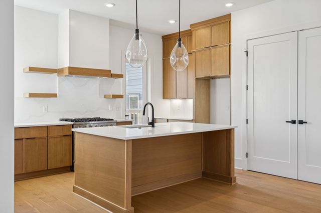 904 Douglas Ave, Nashville, TN 37206